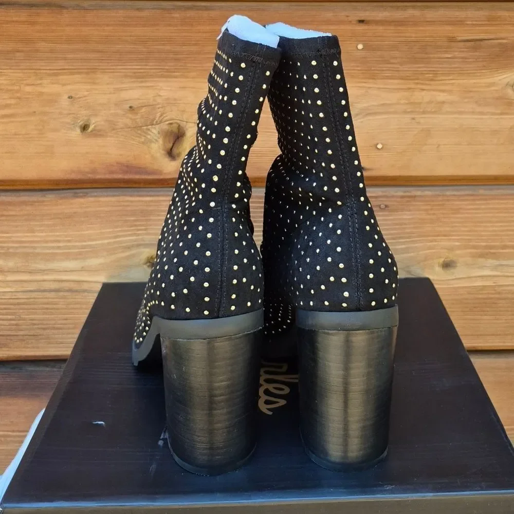 NWB Charles Charles Davud Danielle Boots